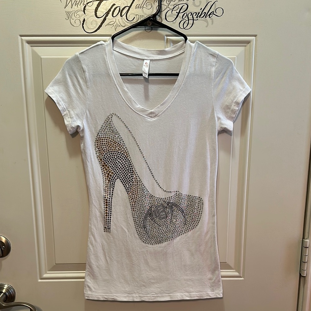 Rosio White Tee with Rhinestone Heel Design Bag Z-2
